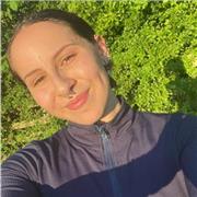 Titulada en matemáticas y actualmente cursando un máster en estadística, con más de 8 años de experiencia dando clases.